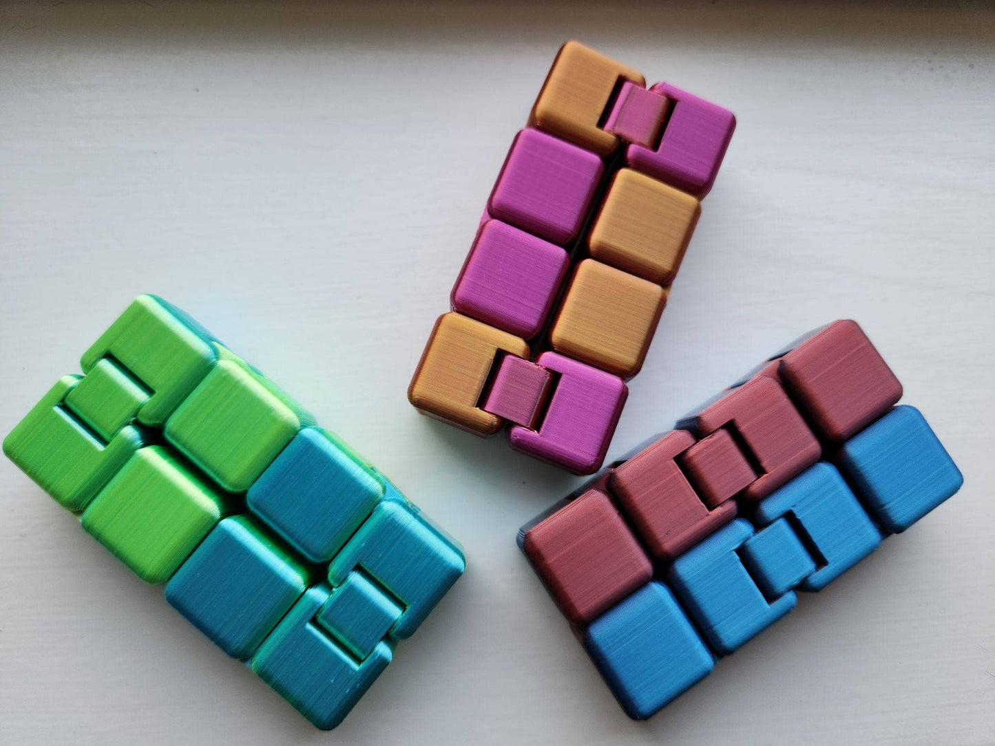 Infinity Cube- Endless Fidgeting Fun: Magenta-Gold