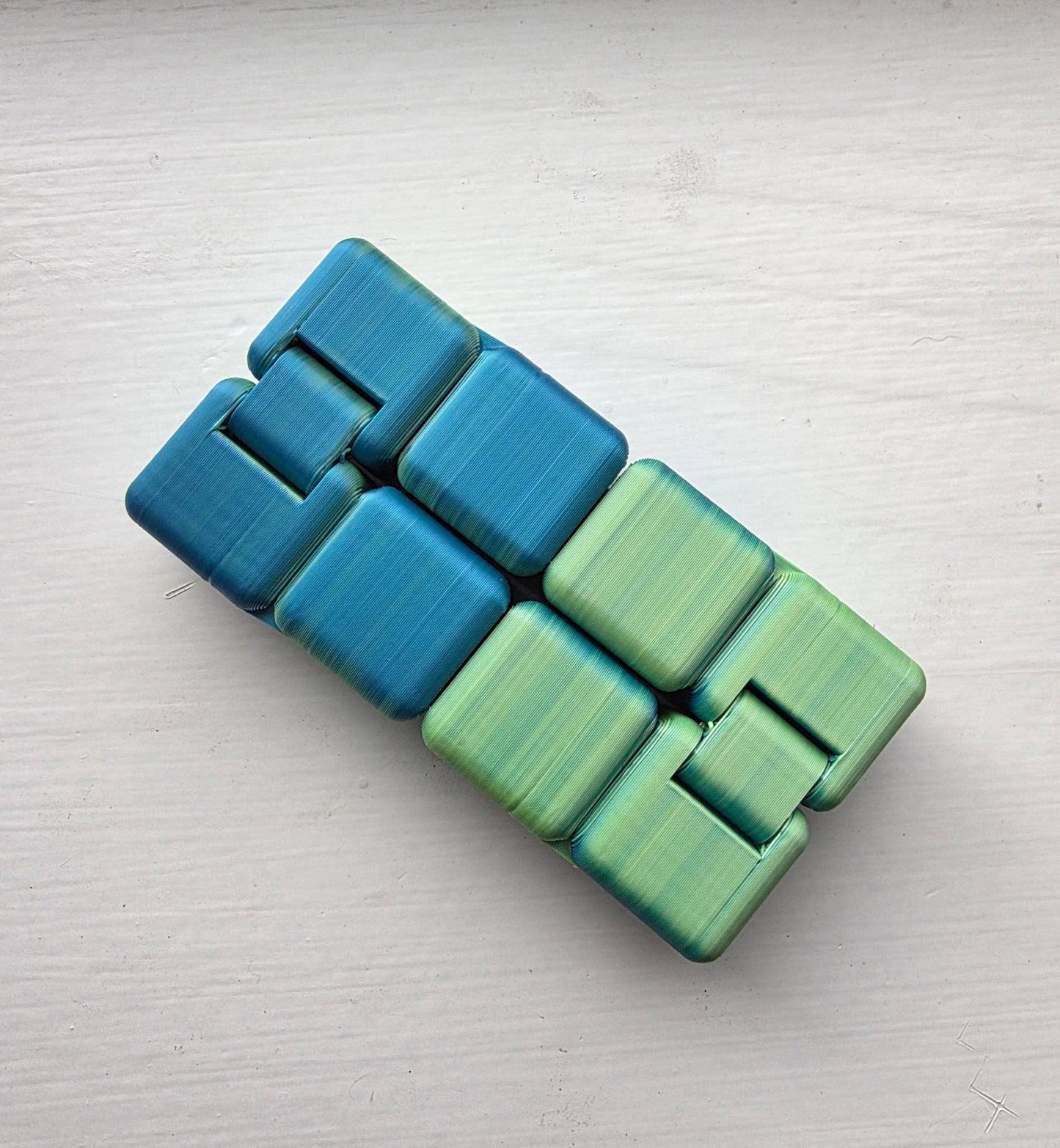 Infinity Cube- Endless Fidgeting Fun: Magenta-Gold